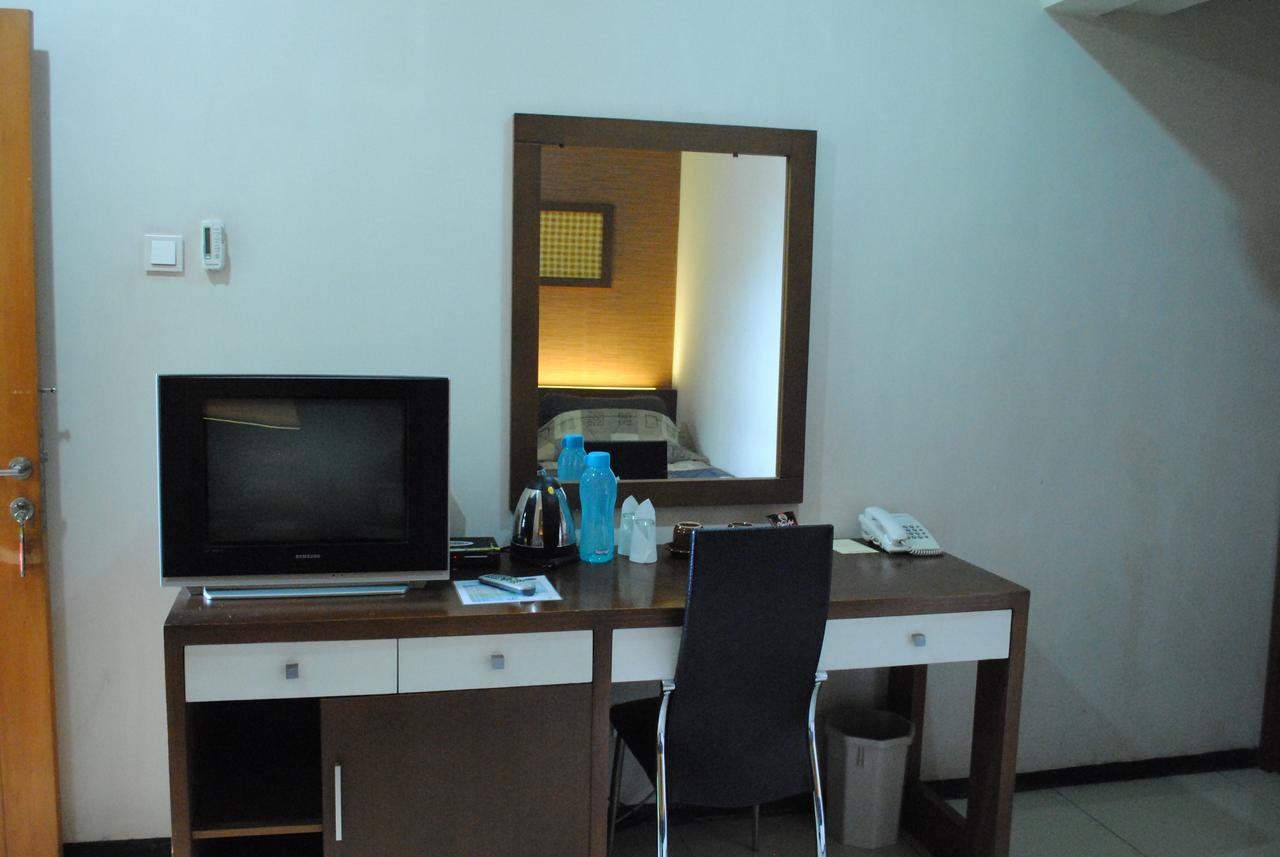 Hotel Wisata Baru Serang Exterior foto